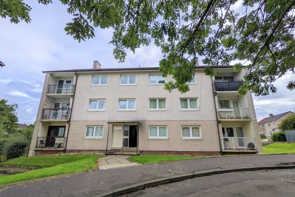 Unfurnished 2 Bed Top Floor Flat  – Banff Place, East Kilbride