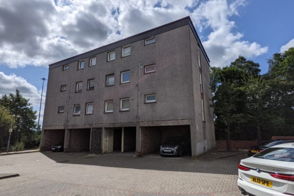 UNFURNISHED 3 Bedroom Top Floor Flat – Glenacre Road