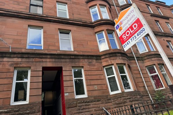 A 2 Bedroom Ground Floor Flat – Tollcross Road, Tollcross, Glasgow