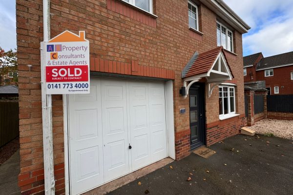 A Larger Style 4 Bedroom Fully Refurbished Detached Villa – Rockbank Crescent, Glenboig, Lanarkshire