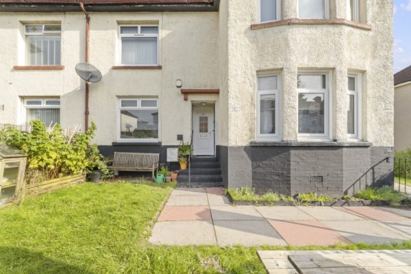 A Very Rarely Available 3 Bedroom Main Door Lower Cottage Flat – Quarrybrae Street, Tollcross Glasgow