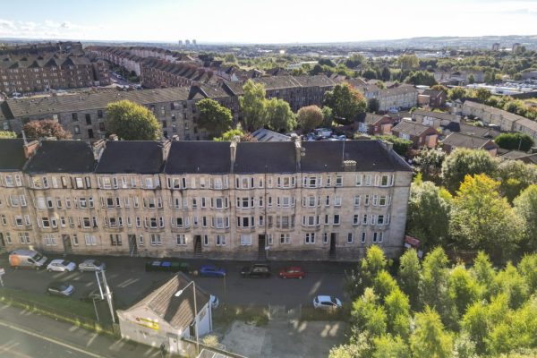 A 1 Bedroom Top Floor Flat Short Walk To City Centre – Birkenshaw Street, Dennistoun, Glasgow