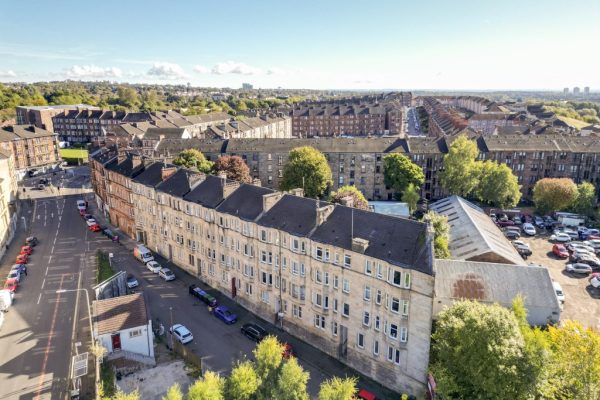 A 1 Bedroom Top Floor Flat Short Walk To City Centre – Birkenshaw Street, Dennistoun, Glasgow