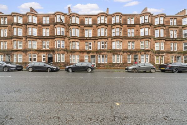 A 2 Bedroom Top Floor Flat Within Red Sandstone Building – Tollcross Road, Tollcross, Glasgow