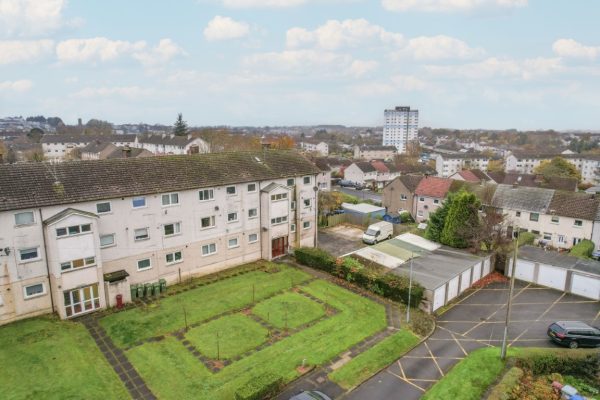 A 1 Bedroom Top Floor Flat – Fleming Place, East Kilbride, Glasgow