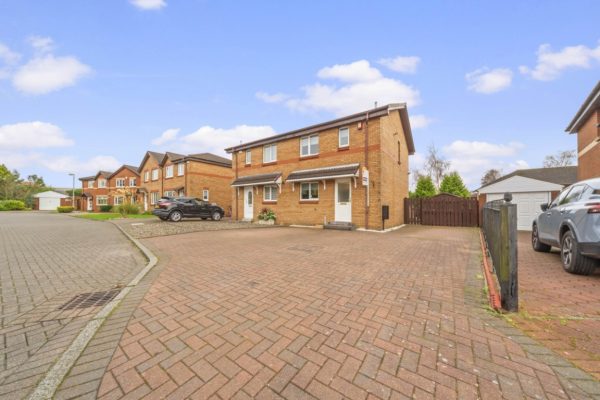 A Rarely Available 2 Bedroom Semi-Detached Villa With Large Driveway – Eastbank Place, Sandyhills, Glasgow