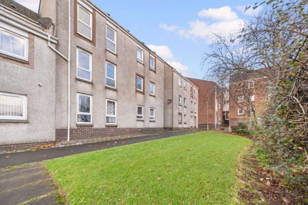 Unfurnished 3 Bed First Floor Flat – Kirkton, Erskine