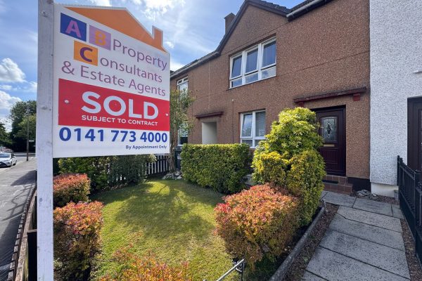 A Three/Four Bedroom Terraced Villa – Amulree Street, Sandyhills, Glasgow