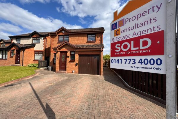 An Immaculately Finished Three Bedroom Detached Villa – Barony Gardens, Baillieston, Glasgow