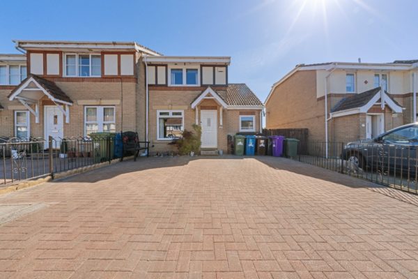 An Extended Three Bedroom End Terrace Villa – Battles Burn View, Tollcross, Glasgow