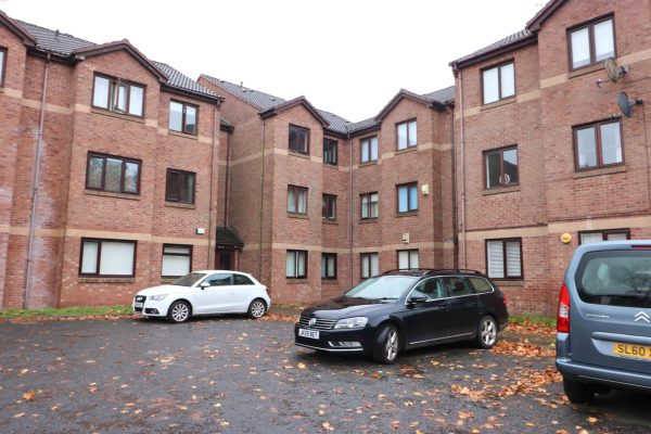 UNFURNISHED – Two Bed Top Floor Flat – Mahon Court, Moodiesburn