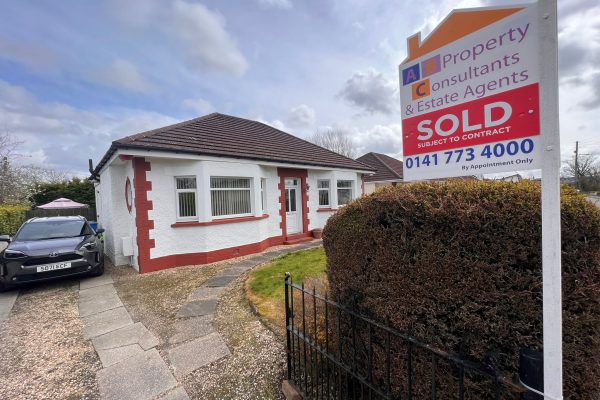 A Rarely Available 4/5 Bed Detached Bungalow – Blackcroft Road, Mount Vernon, Glasgow
