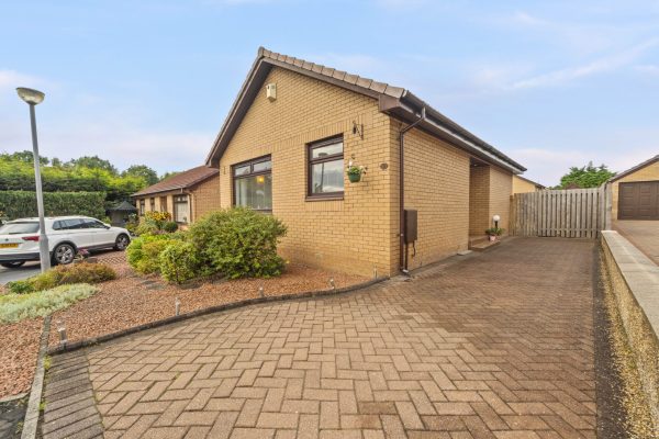A Rarely Available 2 Bed Larger Style Detached Bungalow – Swinton Gardens, Swinton, Glasgow
