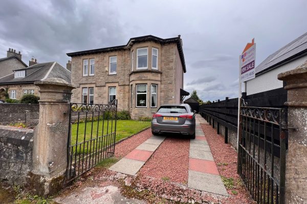 A Very Rarely Available Sandstone Lower Flat – Albany Drive, Lanark, Lanarkshire