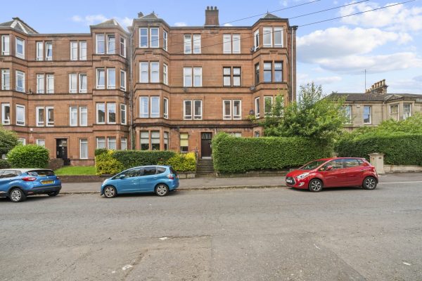 A Larger Style 2 Bedroom And Box Room Traditional Red Sandstone Flat – Whitehill Street, Dennistoun, Glasgow