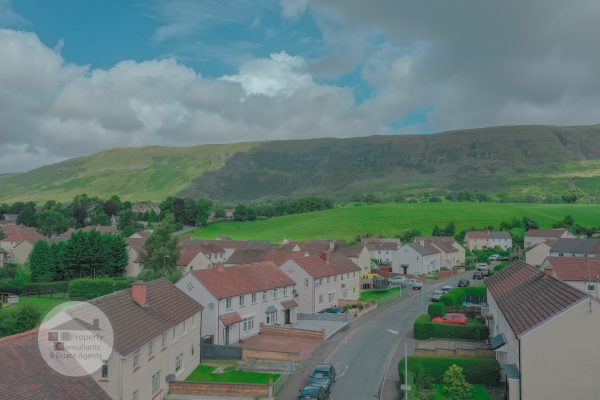 Unfurnished 4 Bed Mid Terraced Villa – Holyknowe Road, Lennoxtown