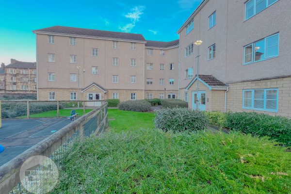 Unfurnished 2 Bed First Floor Flat – West Street, Paisley
