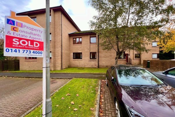 A Very Rarely Available Larger Style 2 Bedroom Ground Floor Flat – Woodend Court, Mount Vernon, Glasgow