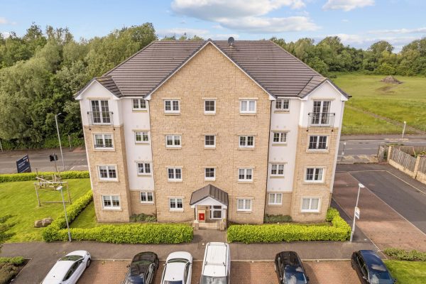 A 2 Bedroom Level Access Third Floor Flat – Inverleith Crescent, Carntyne, Glasgow