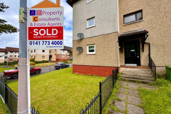 A 2 Bedroom Main Door Lower Flat – Pendeen Road, Barlanark, Glasgow