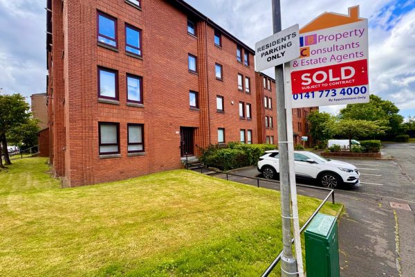 A Very Modern 1 Bedroom Top Floor Flat – Budhill Avenue, Budhill, Glasgow