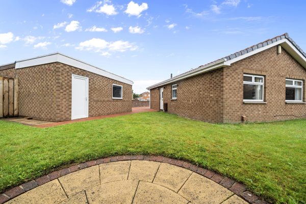 A Rarely Available 2 Bedroom Detached Bungalow – Newbattle Court, Fullarton Park, Glasgow