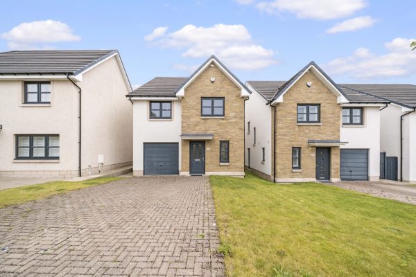 A Very Rarely Available 4 Bedroom Detached House – Hamilton Grove, Mount Vernon, Glasgow