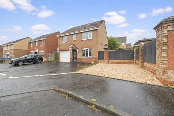 A Larger Style 4 Bedroom Fully Refurbished Detached Villa – Rockbank Crescent, Glenboig, Lanarkshire