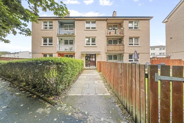 A 2 Bedroom Top Floor Flat – Kirknewton Street, Greenfield, Glasgow